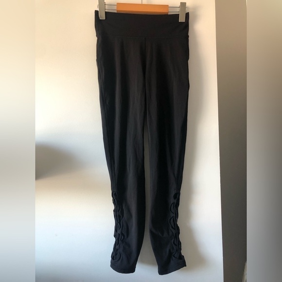 LULULEMON TIED TO IT BLACK FULL ON LUXTREME 7/8 LEGGING SIZE 6 SIDE MESH - Picture 3 of 8